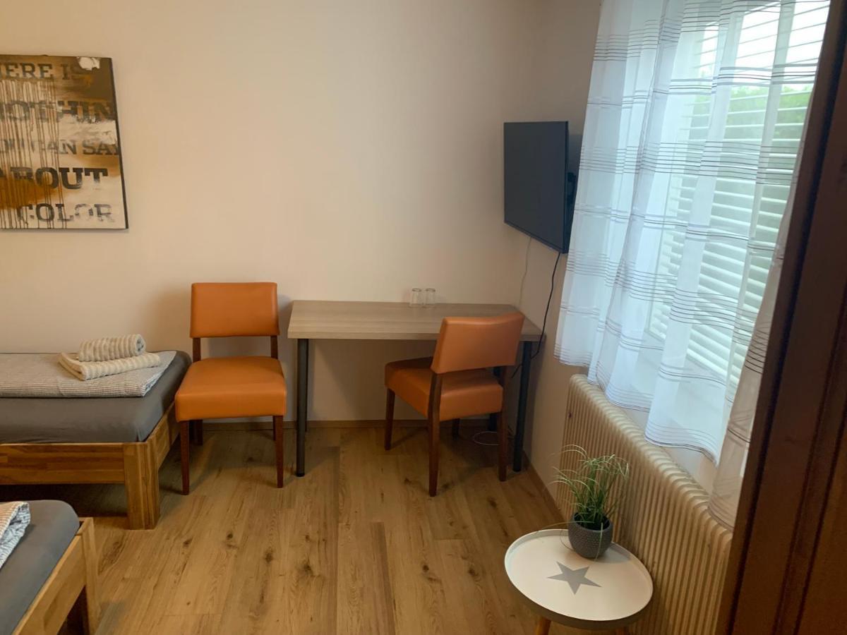 Roccos Raum Hotell Kapfenberg Exteriör bild