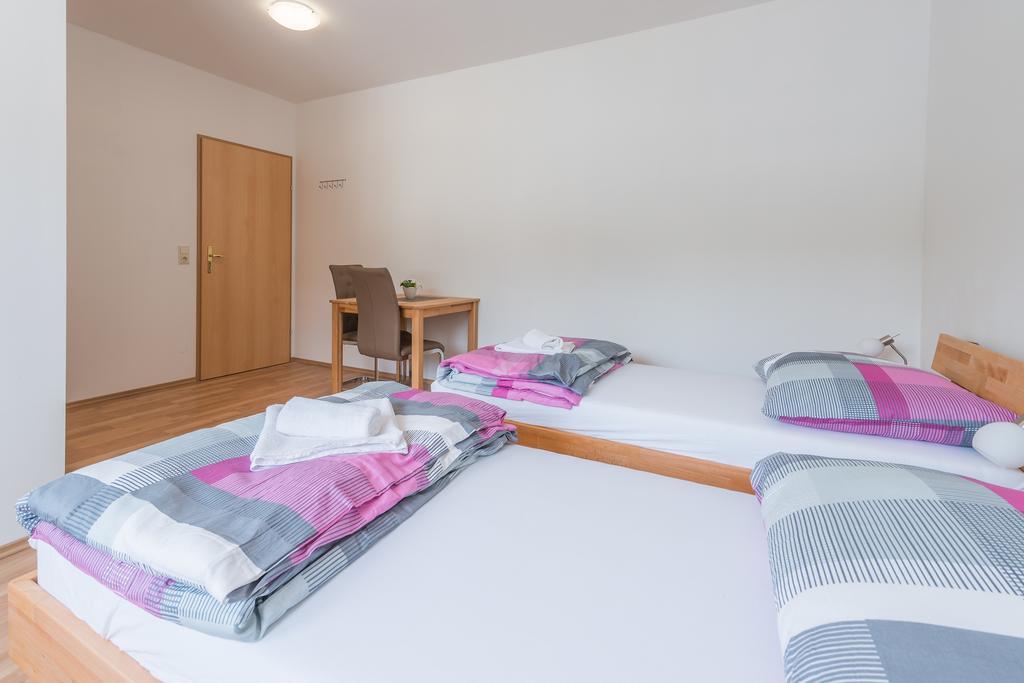 Roccos Raum Hotell Kapfenberg Exteriör bild