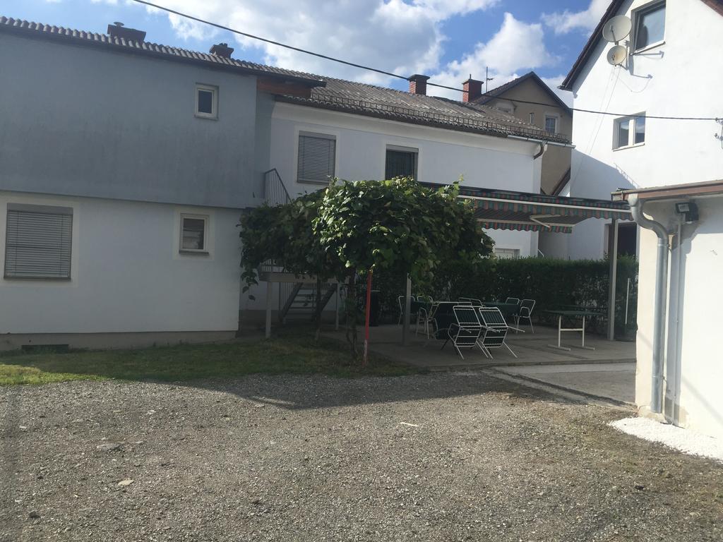 Roccos Raum Hotell Kapfenberg Exteriör bild