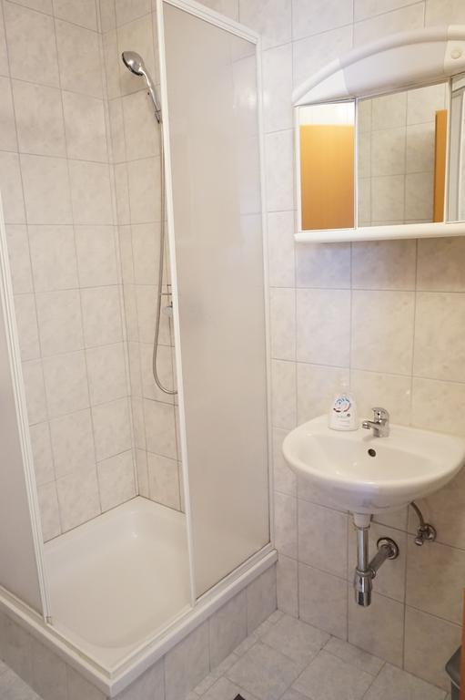 Roccos Raum Hotell Kapfenberg Exteriör bild