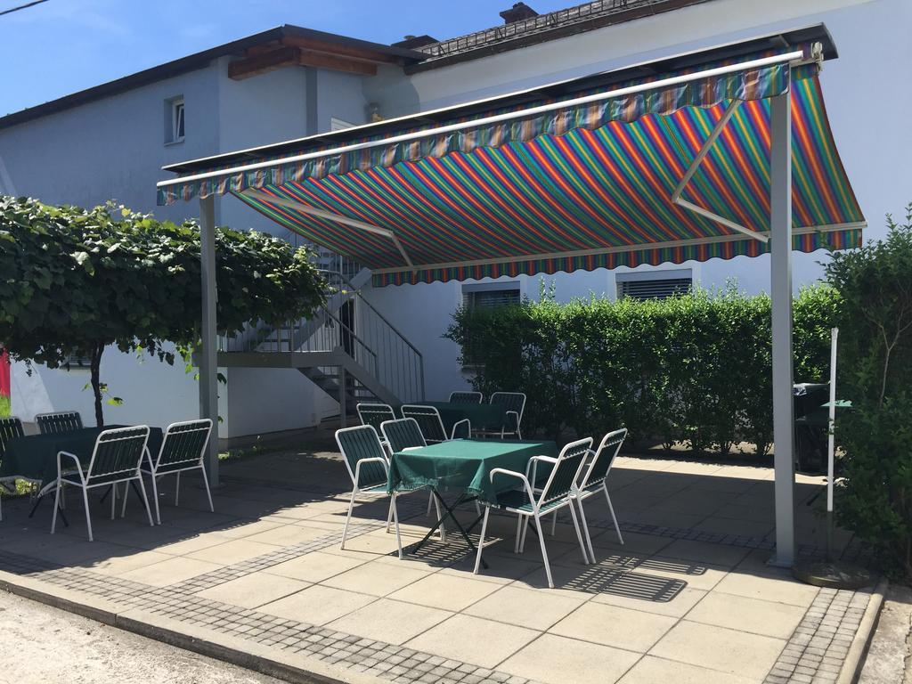 Roccos Raum Hotell Kapfenberg Exteriör bild